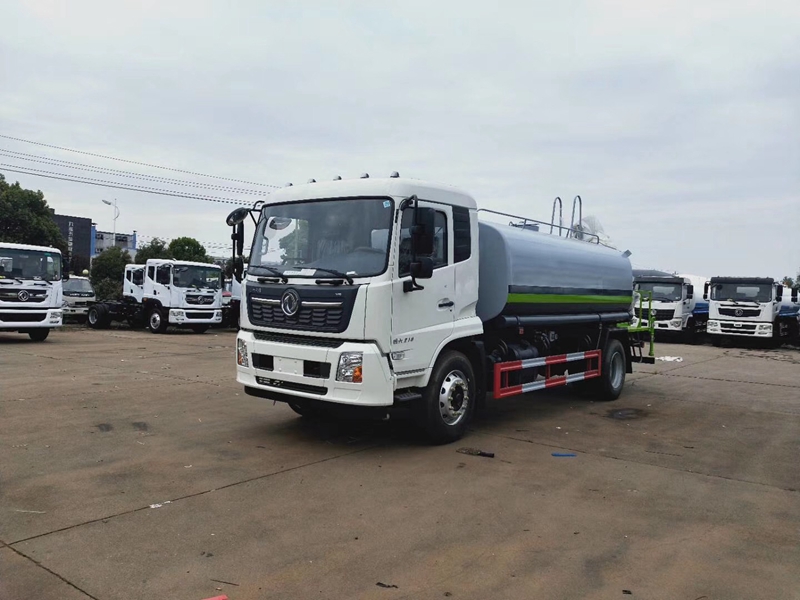 國(guó)六東風(fēng)天錦 15噸霧炮灑水車